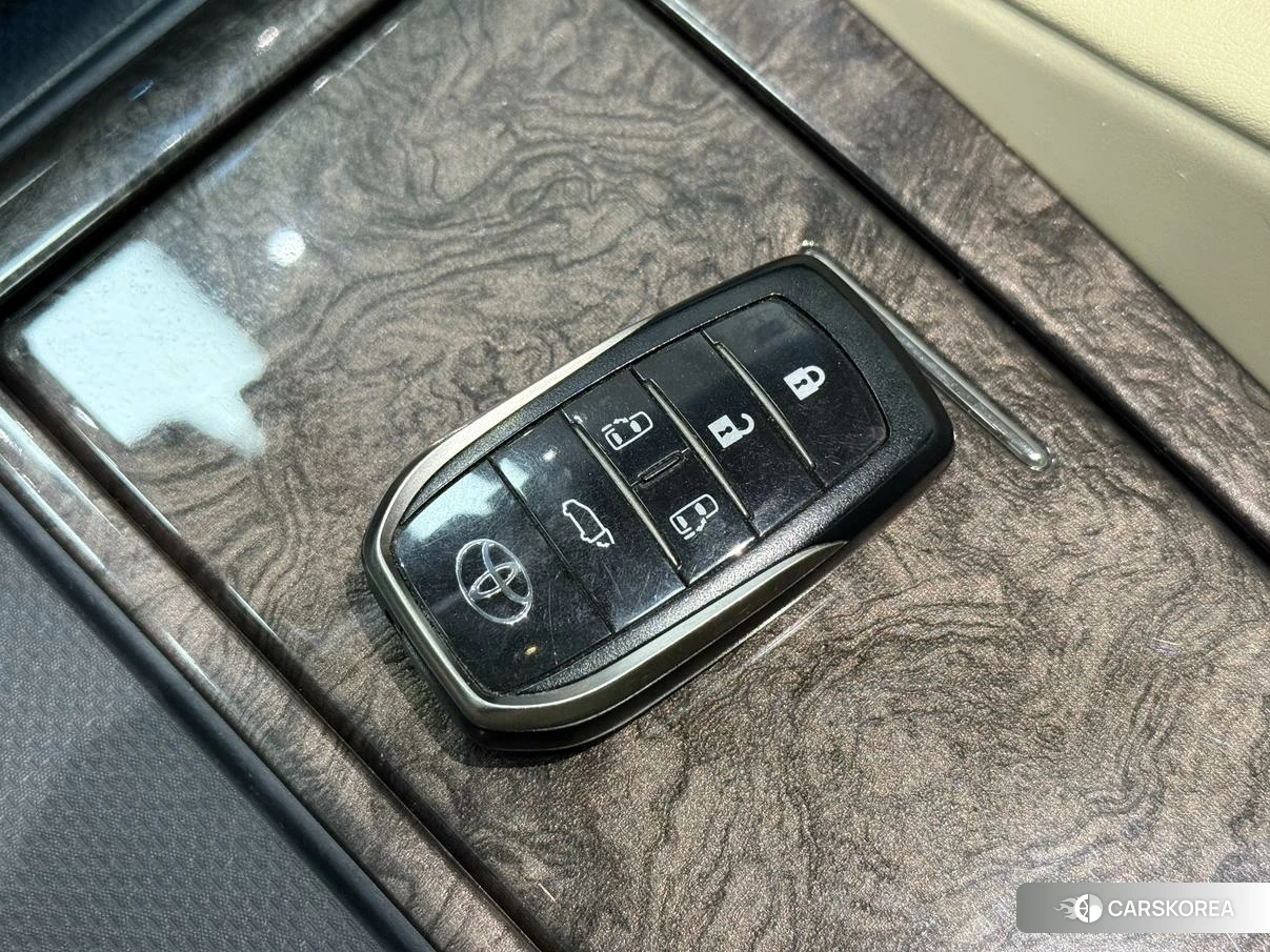 Toyota Alphard 2021 Белый из Китая, фото 5