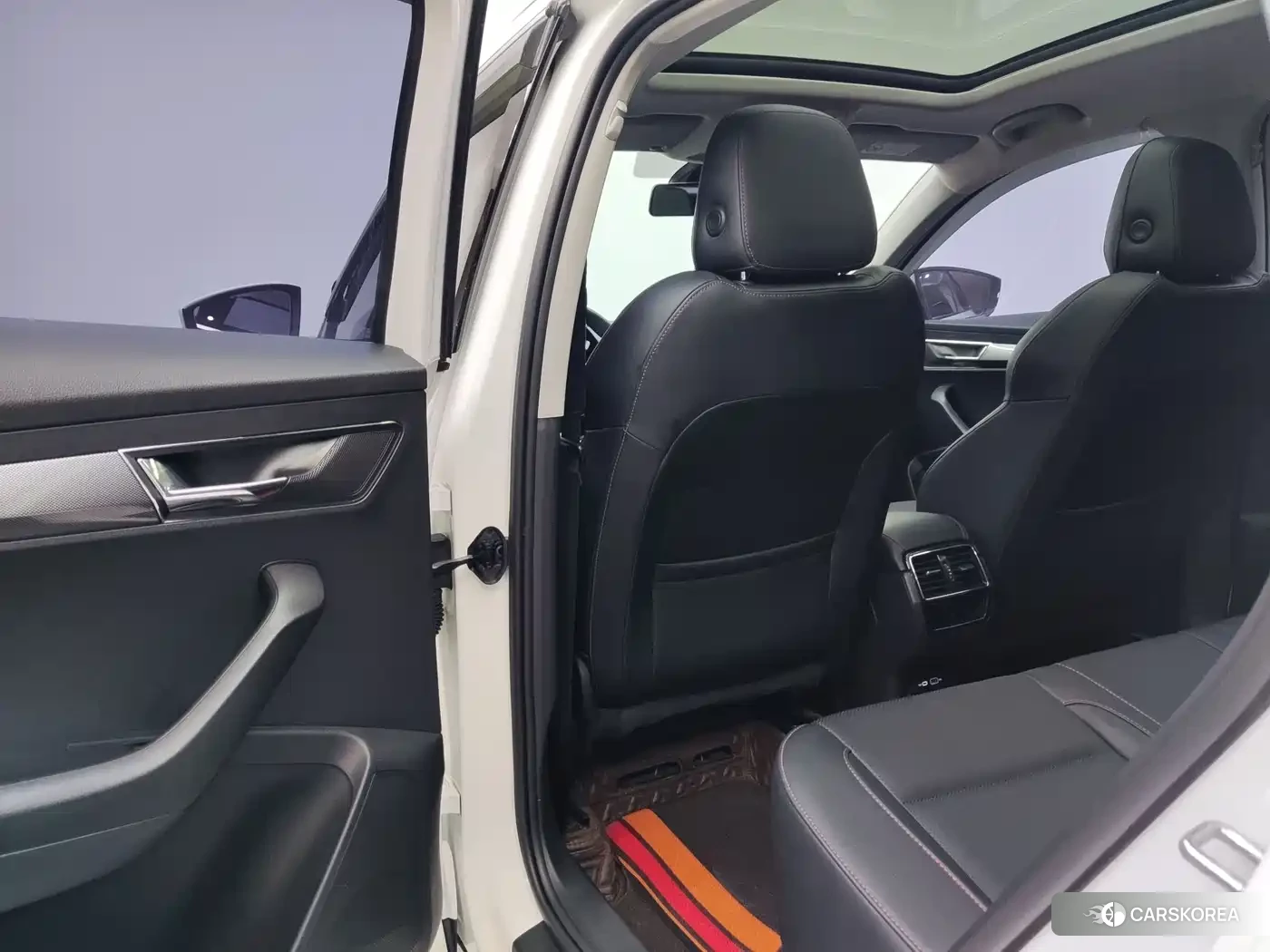 Skoda Karoq 2022 Белый из Китая, фото 5