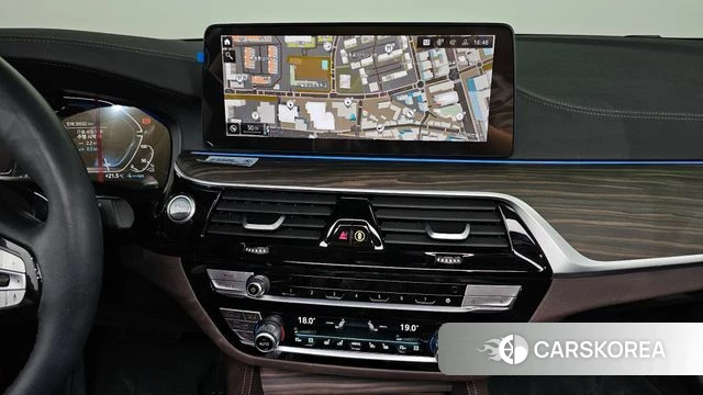 BMW 5 Series (G30) 2022 Белый из Кореи, фото 5