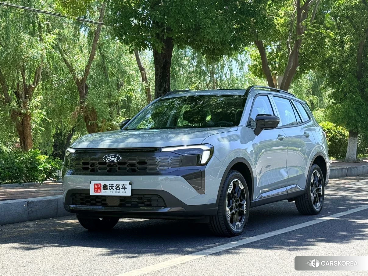 Ford Equator 2024 Серебристо-серый из Китая, фото 5