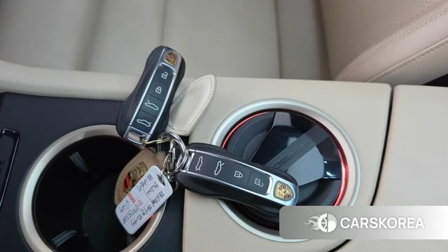 Porsche Taycan 2021 Серебряный из Кореи, фото 5