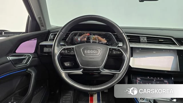 Audi e-Tron 2022 Белый из Кореи, фото 5