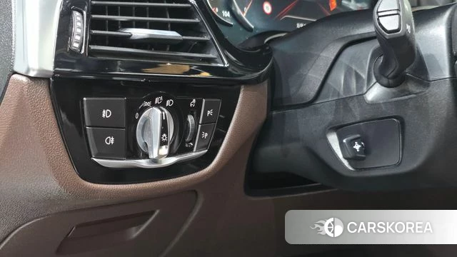 BMW 5 Series (G30) 2018 Белый из Кореи, фото 5