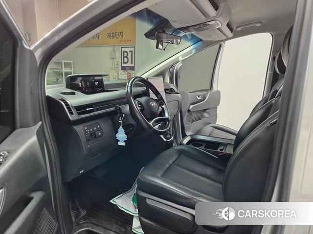 Hyundai Staria 2022 Серебристо-серый из Кореи, фото 6