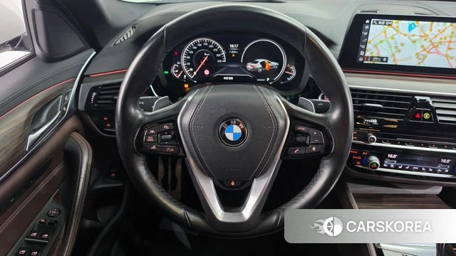 BMW 5 Series (G30) 2018 Белый из Кореи, фото 5