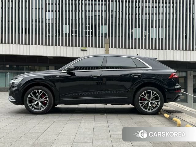 Audi Q8 2021 Черный из Китая, фото 5