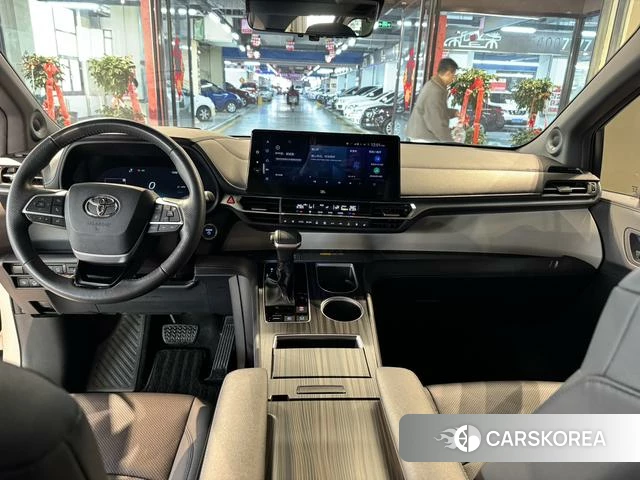 Toyota Granvia 2024 Белый из Китая, фото 5