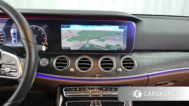 Mercedes-Benz E-Class W213 2018 Белый из Кореи, фото 5