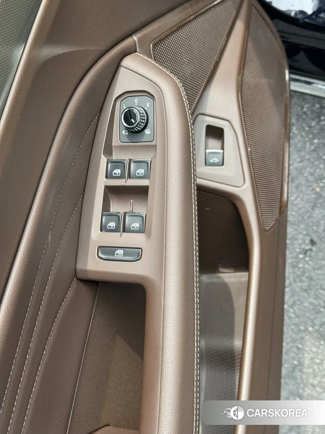 Volkswagen Phideon 2022 Синий из Китая, фото 5