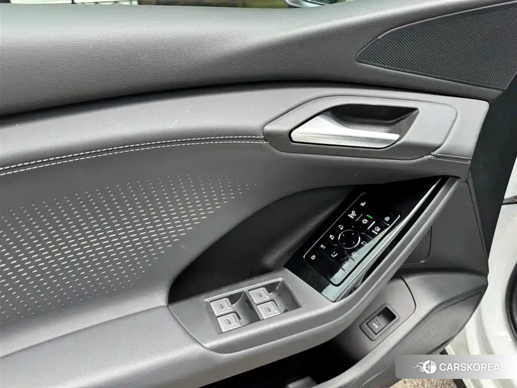 Audi Q6L 2025 Белый из Китая, фото 5