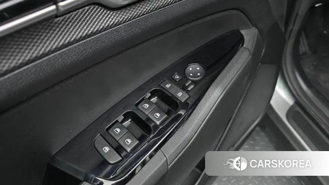 Kia Sportage 5th Generation Hybrid 2023 Серый из Кореи, фото 5