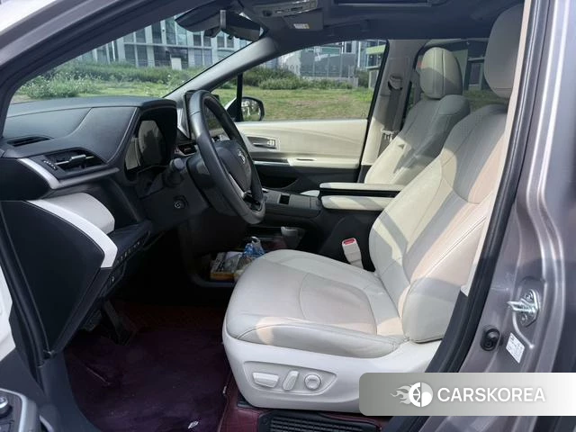 Toyota Sienna 2024 Серебристо-серый из Китая, фото 5