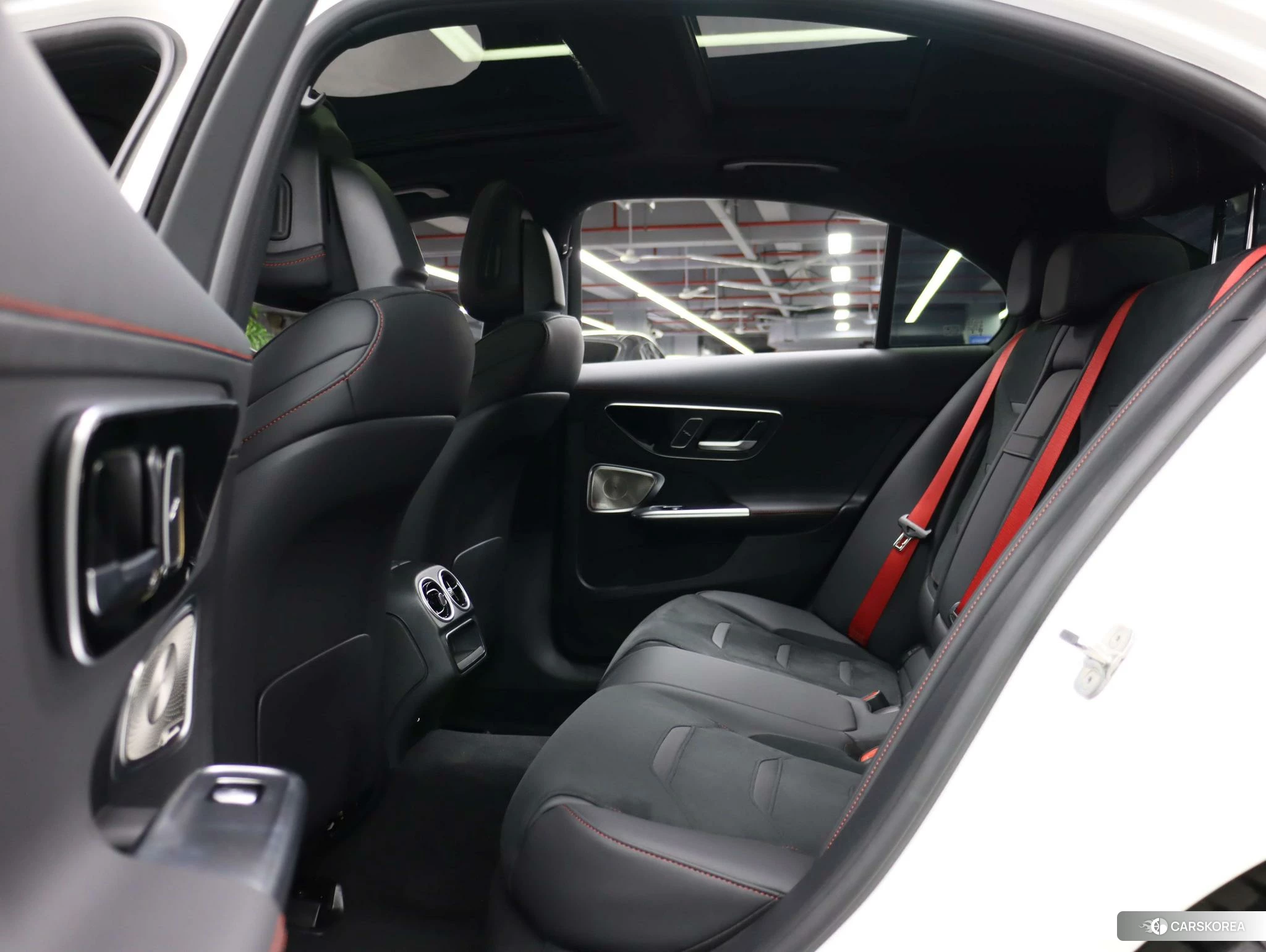 Mercedes-Benz AMG C-Class 2023 Белый из Китая, фото 5