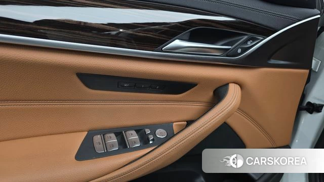 BMW 5 Series (G30) 2021 Белый из Кореи, фото 5