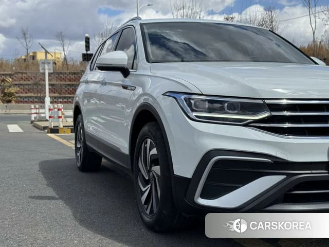 Volkswagen Tiguan L 2023 Белый из Китая, фото 5