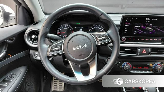 Kia The New K3 2nd generation 2022 Белый из Кореи, фото 5