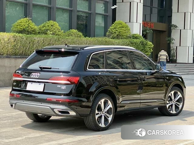 Audi Q7 2021 Черный из Китая, фото 5