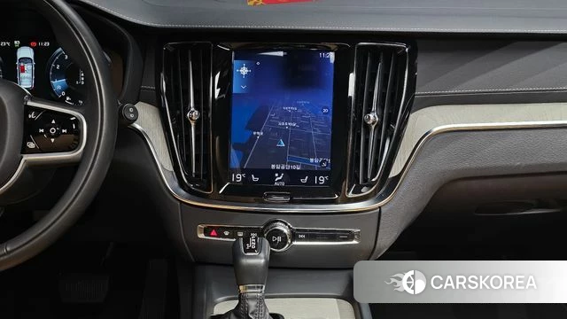 Volvo V60 Cross-Country 2nd Generation 2019 Белый из Кореи, фото 5