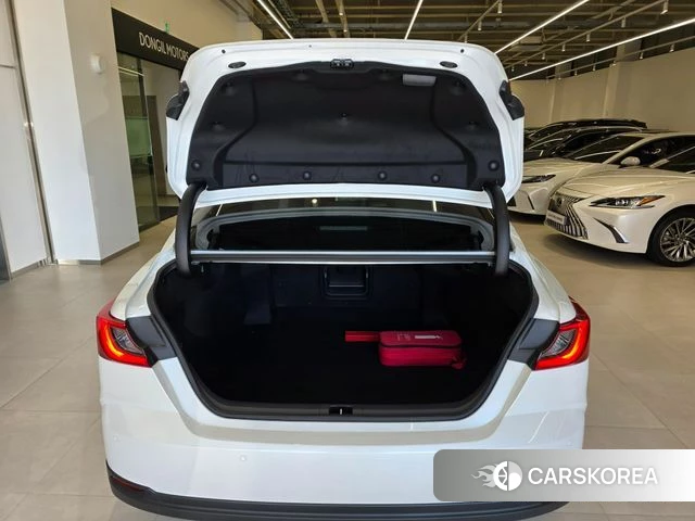 Toyota Camry (XV80) 2025 Белый из Кореи, фото 5
