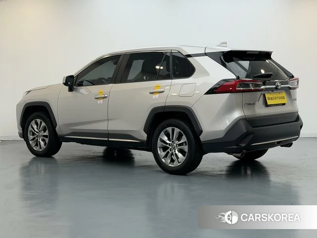 Toyota Wildlander 2022 Серебристо-серый из Китая, фото 5