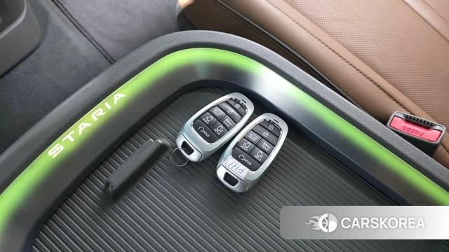 Hyundai Staria 2022 Черный из Кореи, фото 5