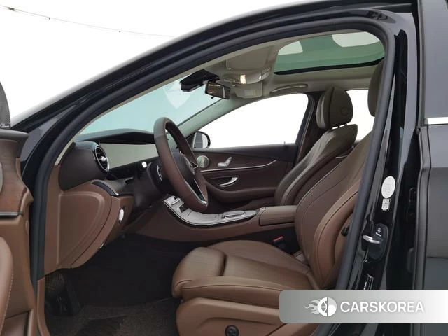 Mercedes-Benz E-Class 2023 Черный из Китая, фото 5