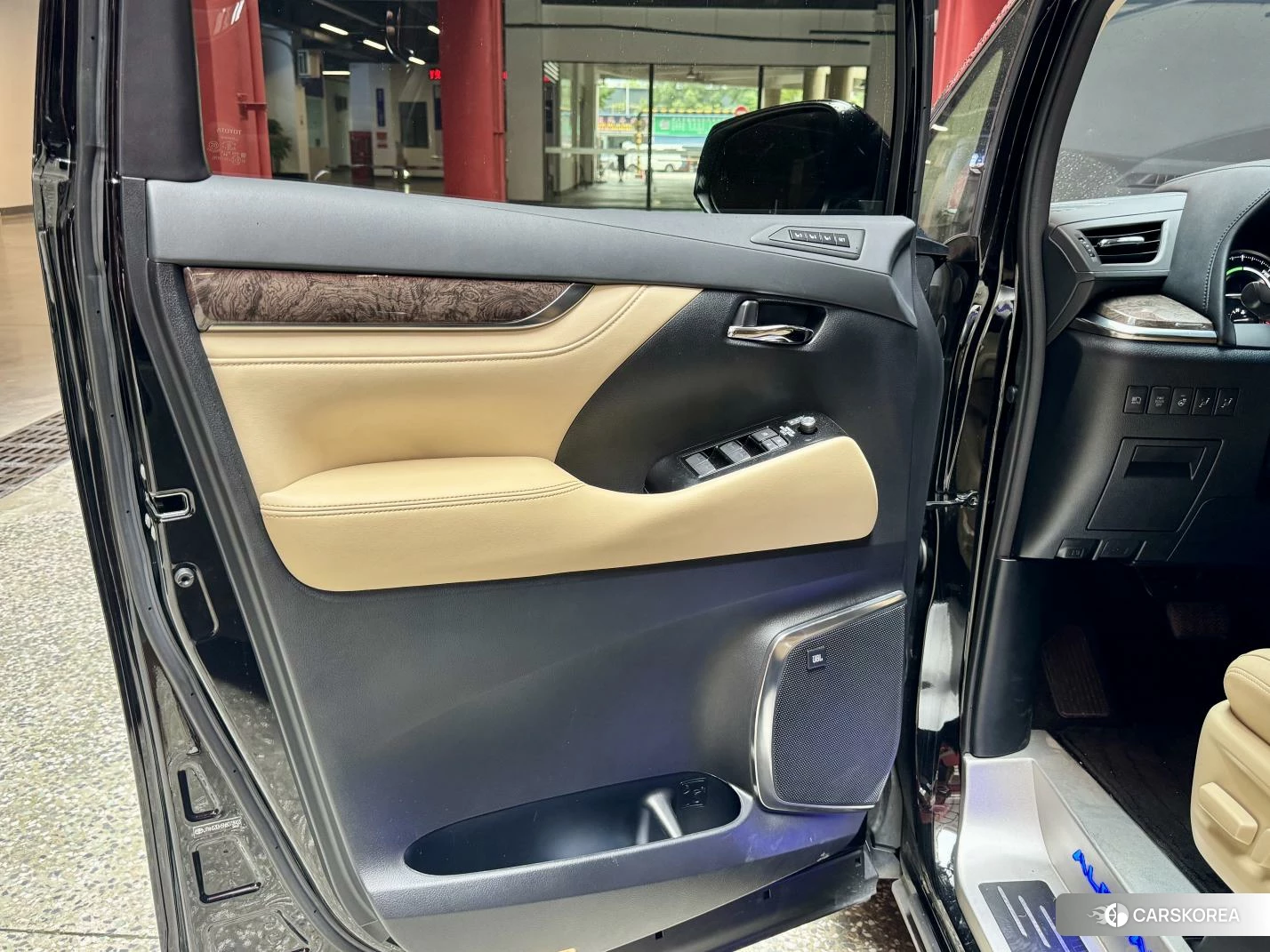 Toyota Alphard 2021 Черный из Китая, фото 5
