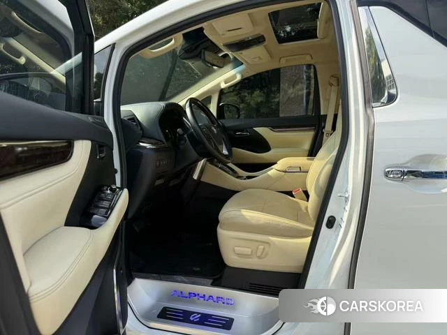 Toyota Alphard 2021 Белый из Китая, фото 5