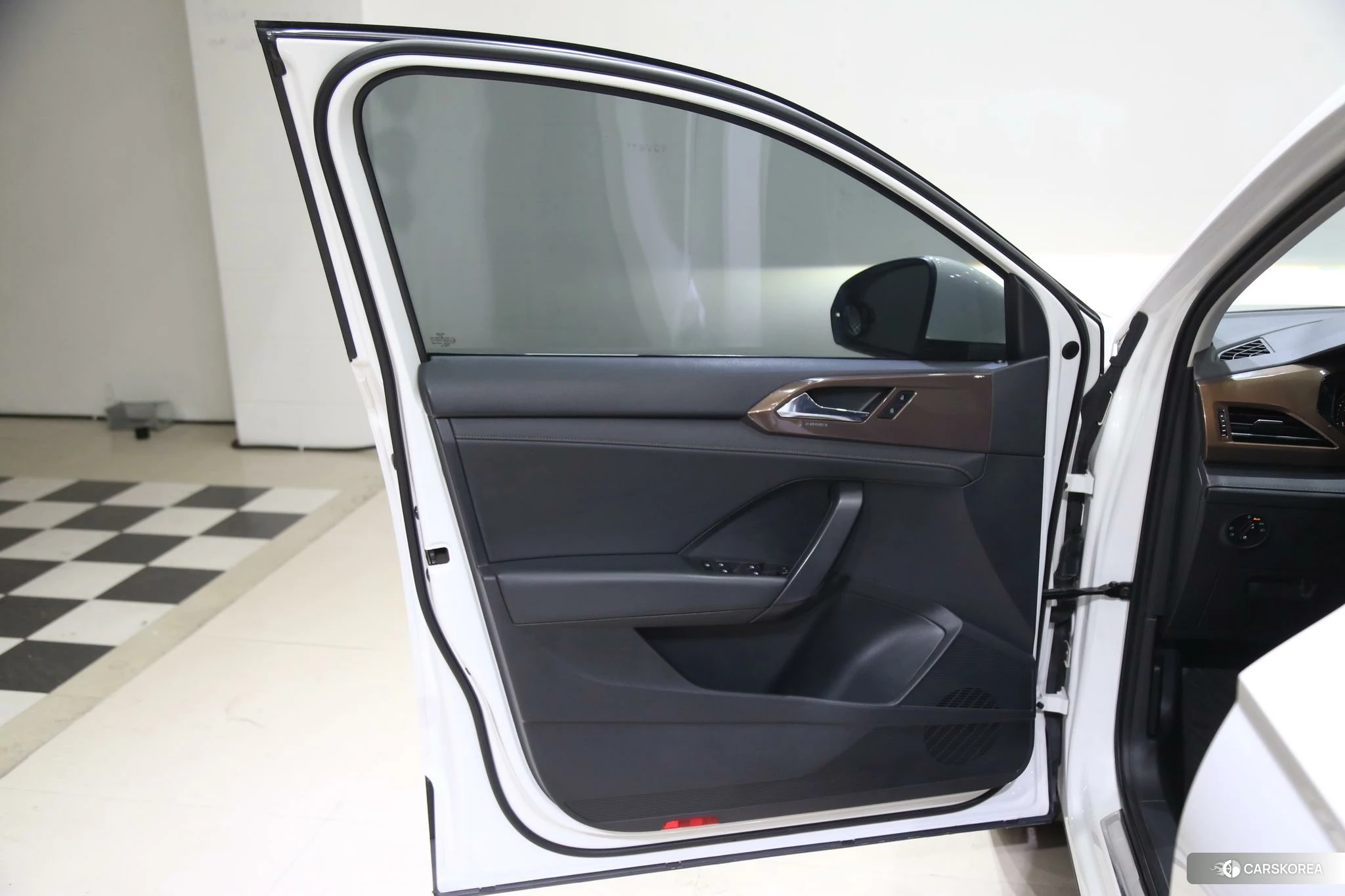 Volkswagen Tharu 2020 Белый из Китая, фото 5
