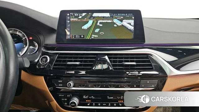 BMW 5 Series (G30) 2018 Белый из Кореи, фото 5