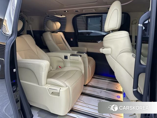 Toyota Alphard 2023 Черный из Китая, фото 5