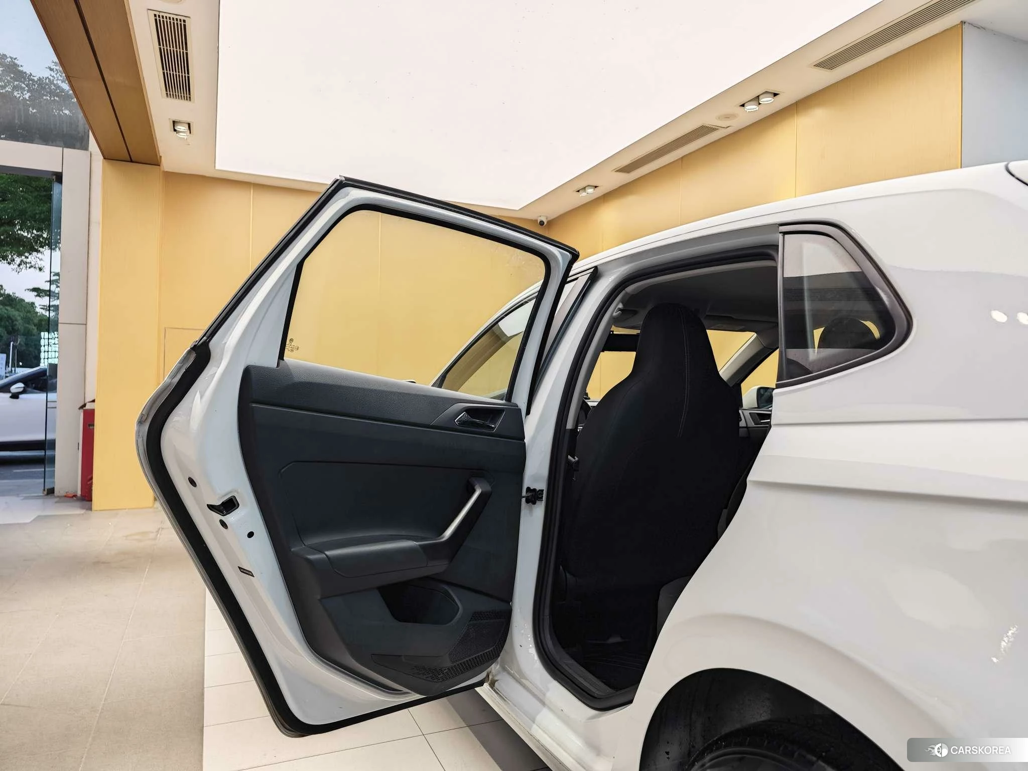 Volkswagen Polo 2023 Белый из Китая, фото 5