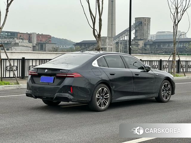 BMW 5 series 2026 Черный из Китая, фото 5