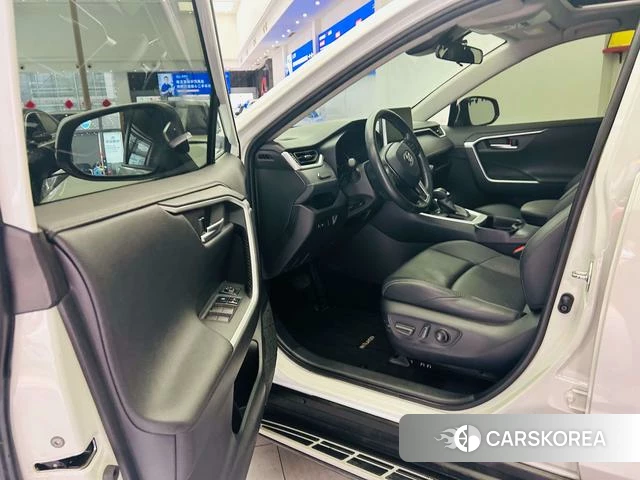 Toyota Wildlander 2021 Белый из Китая, фото 5