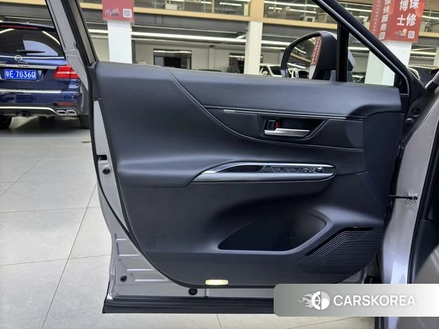 Toyota Venza 2023 Серебристо-серый из Китая, фото 5