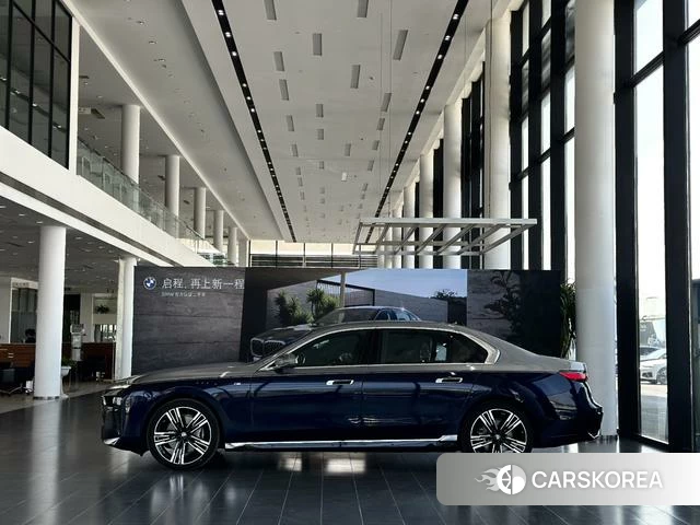 BMW 7 series 2025 Синий из Китая, фото 5