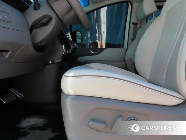Hyundai Staria 2021 Белый из Кореи, фото 5