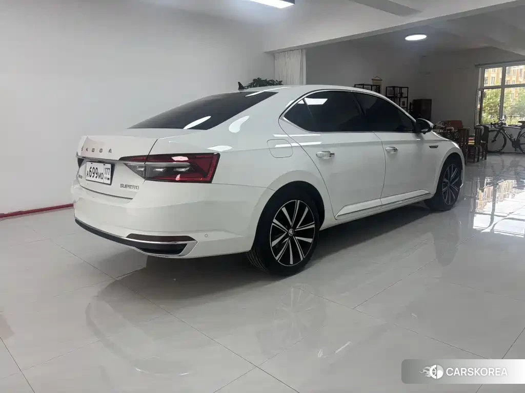 Skoda Superb 2023 Белый из Китая, фото 5