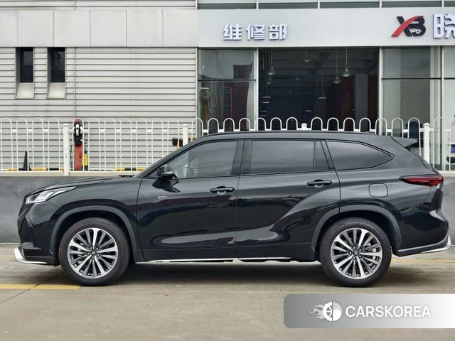 Toyota Crown 2024 Черный из Китая, фото 5
