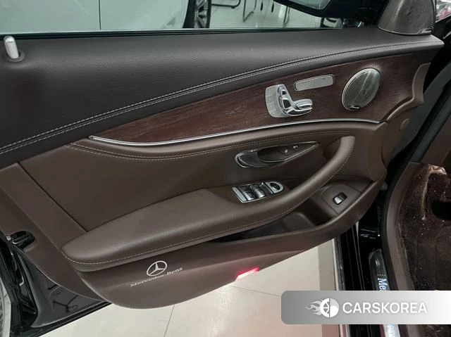 Mercedes-Benz E-Class 2023 Черный из Китая, фото 5