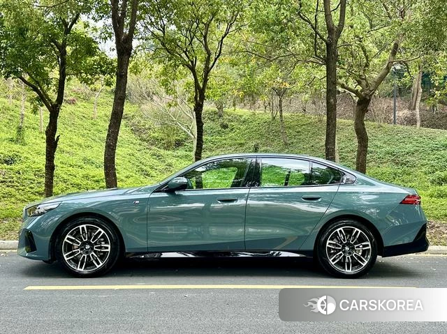 BMW 5 series 2025 Зеленый из Китая, фото 5