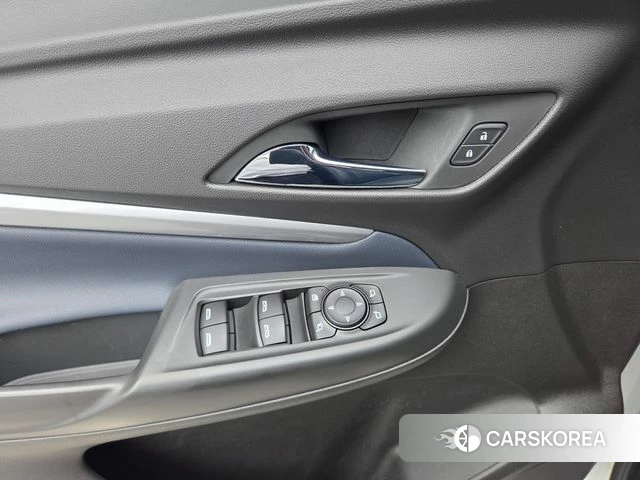 Chevrolet (GM Daewoo) Bolt EUV 2023 Серебряный из Кореи, фото 6