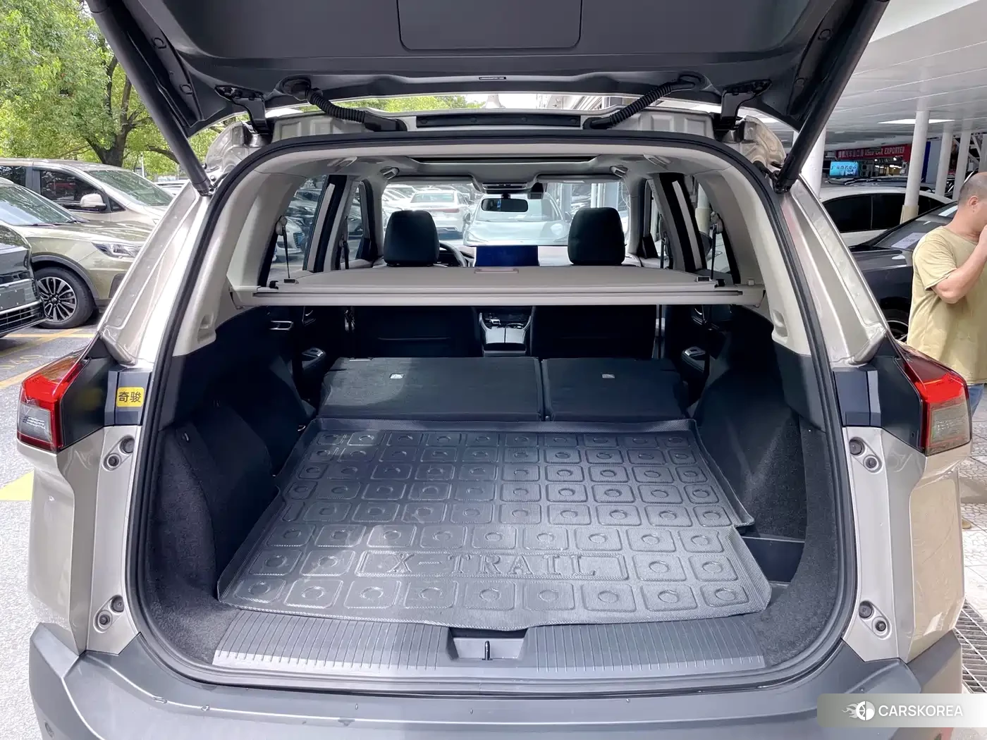 Nissan X-Trail 2023 Silver/gray из Китая, фото 5