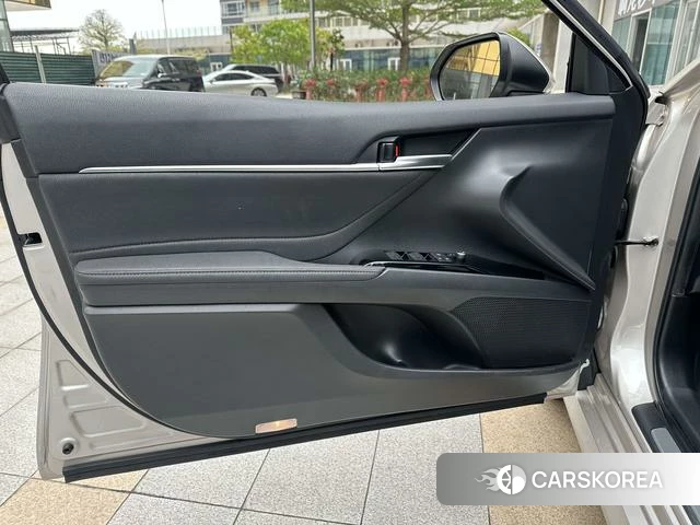 Toyota Camry 2021 Серебристо-серый из Китая, фото 5