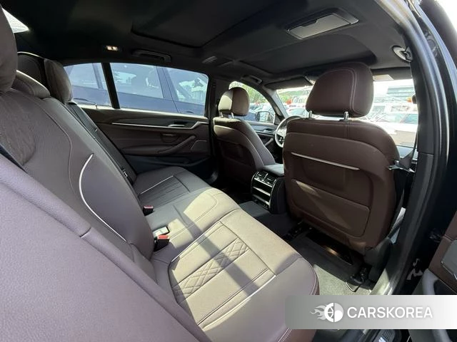 BMW 5 series 2023 Черный из Китая, фото 5