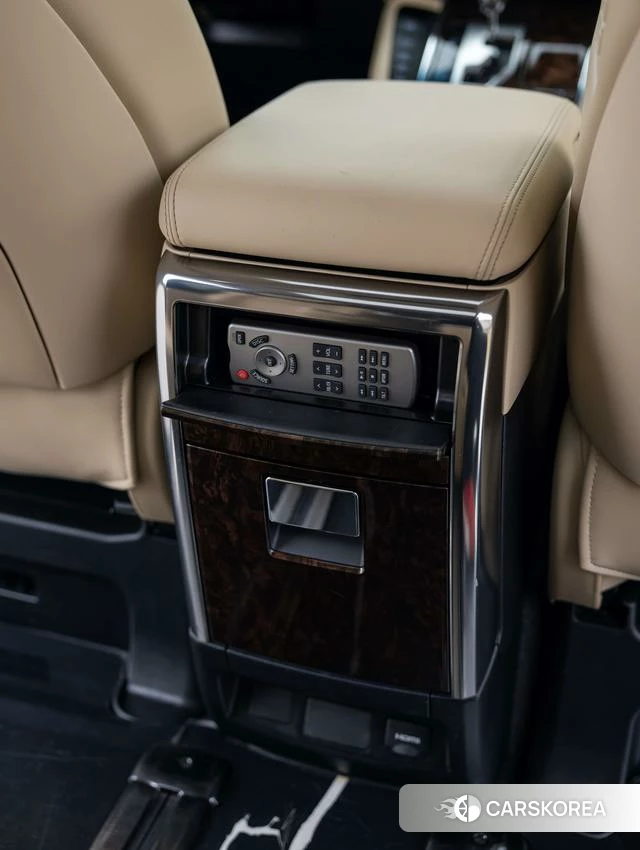 Toyota Alphard 2023 Черный из Китая, фото 5