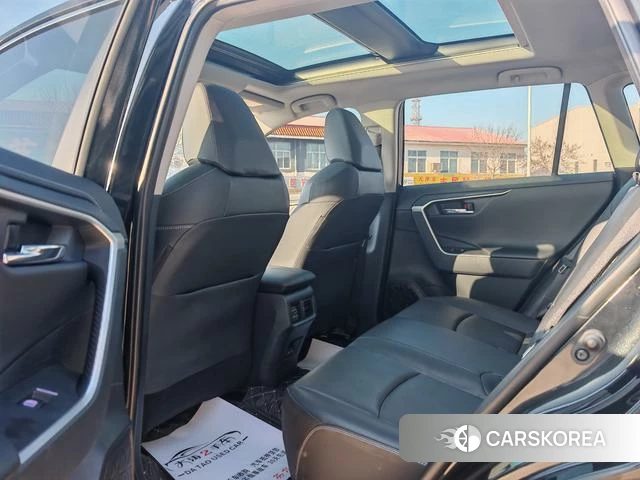 Toyota RAV4 2023 Черный из Китая, фото 5
