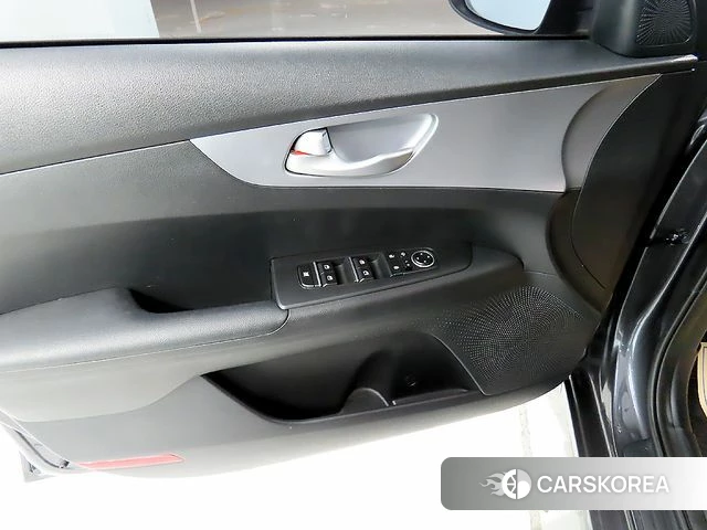 Kia The New K3 2nd generation 2022 Серый из Кореи, фото 5