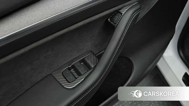 Tesla Model Y 2024 Белый из Кореи, фото 5