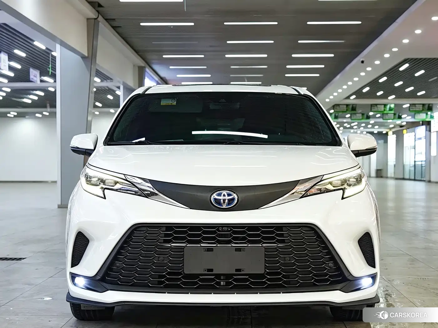 Toyota Granvia 2023 Белый из Китая, фото 5